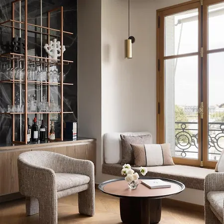 Tower Reflect Apartment